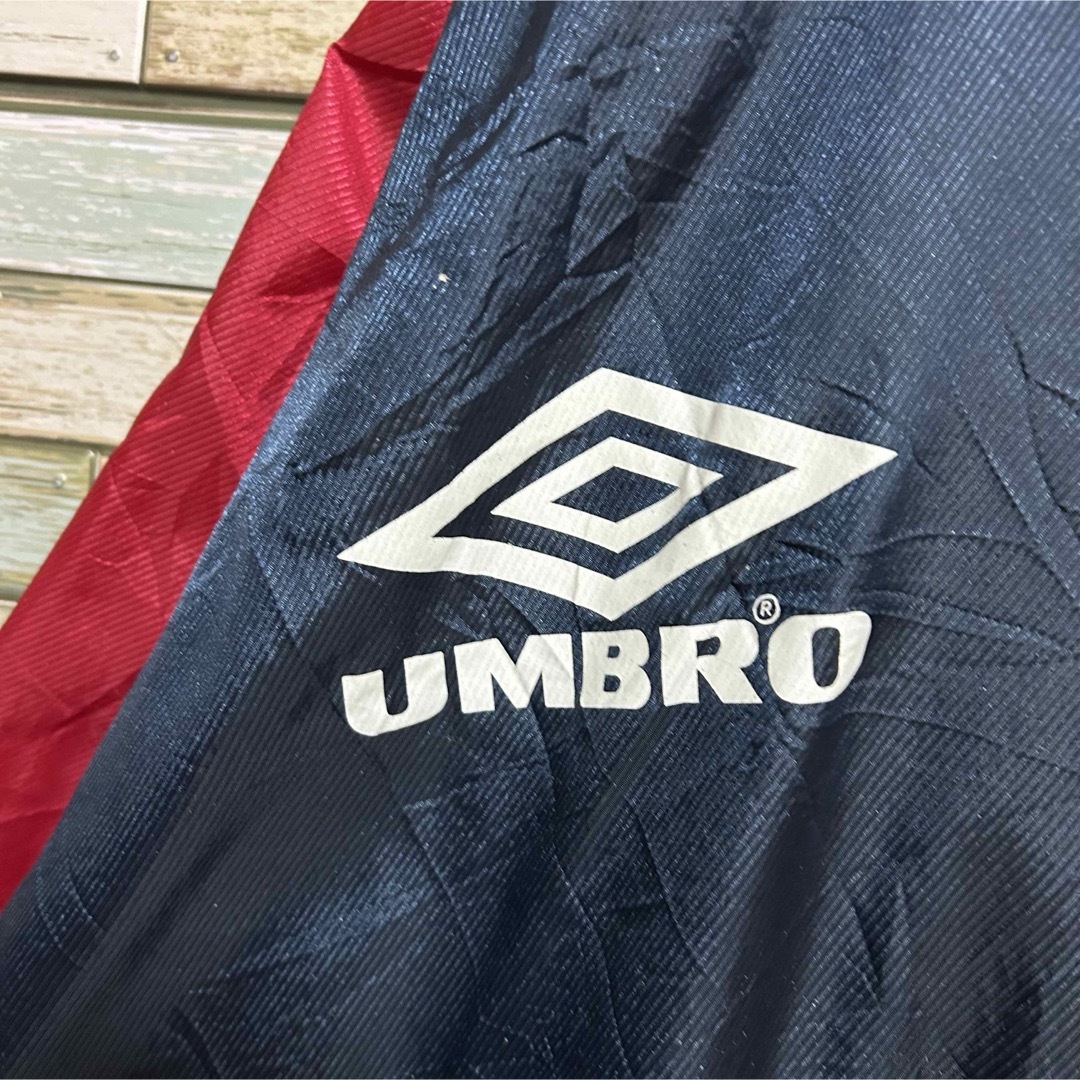 UMBRO(アンブロ)の【90's】UMBRO アンブロ　ナイロンジャケット　ビッグロゴ メンズのジャケット/アウター(ナイロンジャケット)の商品写真