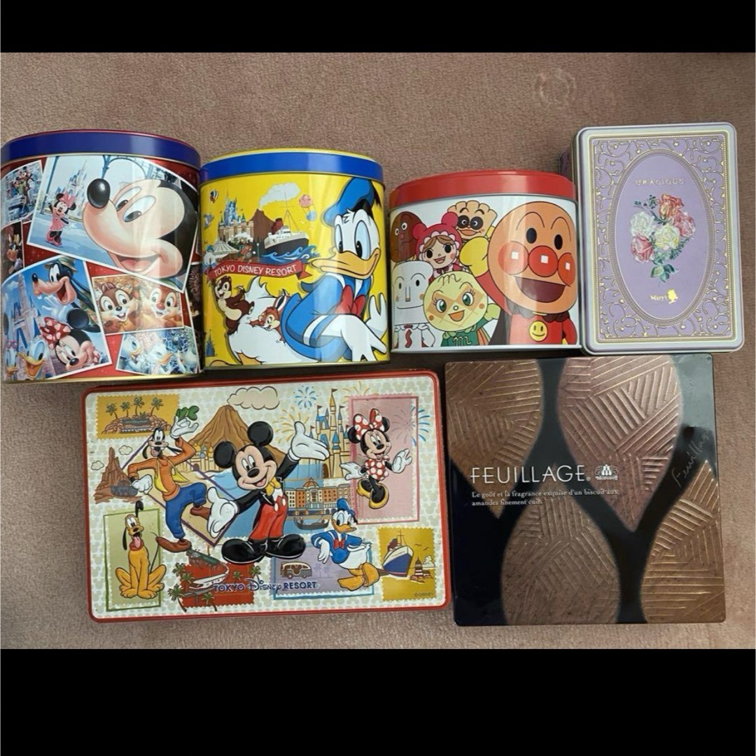 ディズニーなどのお菓子缶6個セット売り エンタメ/ホビーのおもちゃ/ぬいぐるみ(キャラクターグッズ)の商品写真