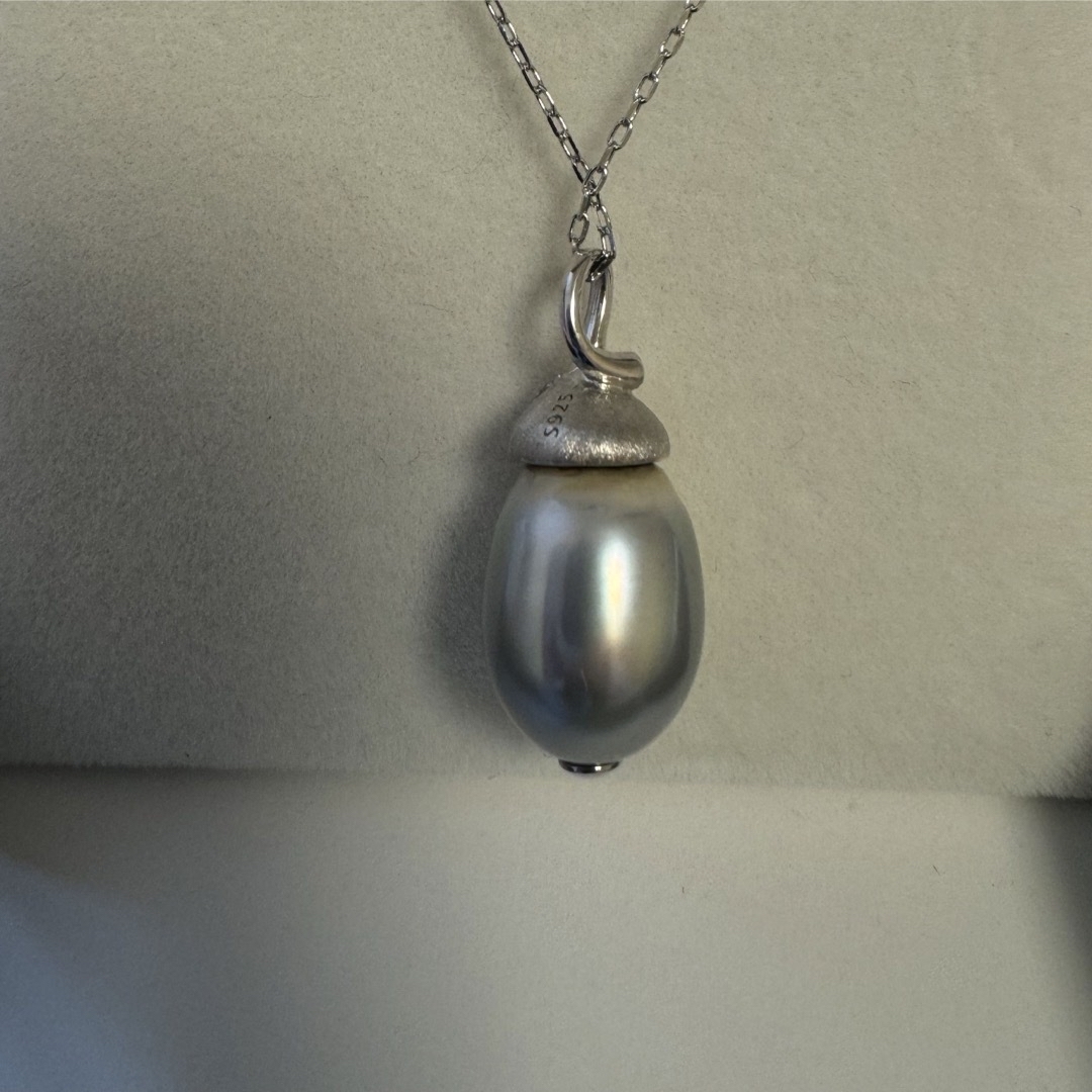海水黑蝶真珠　デザイン　ネックレス レディースのアクセサリー(ネックレス)の商品写真