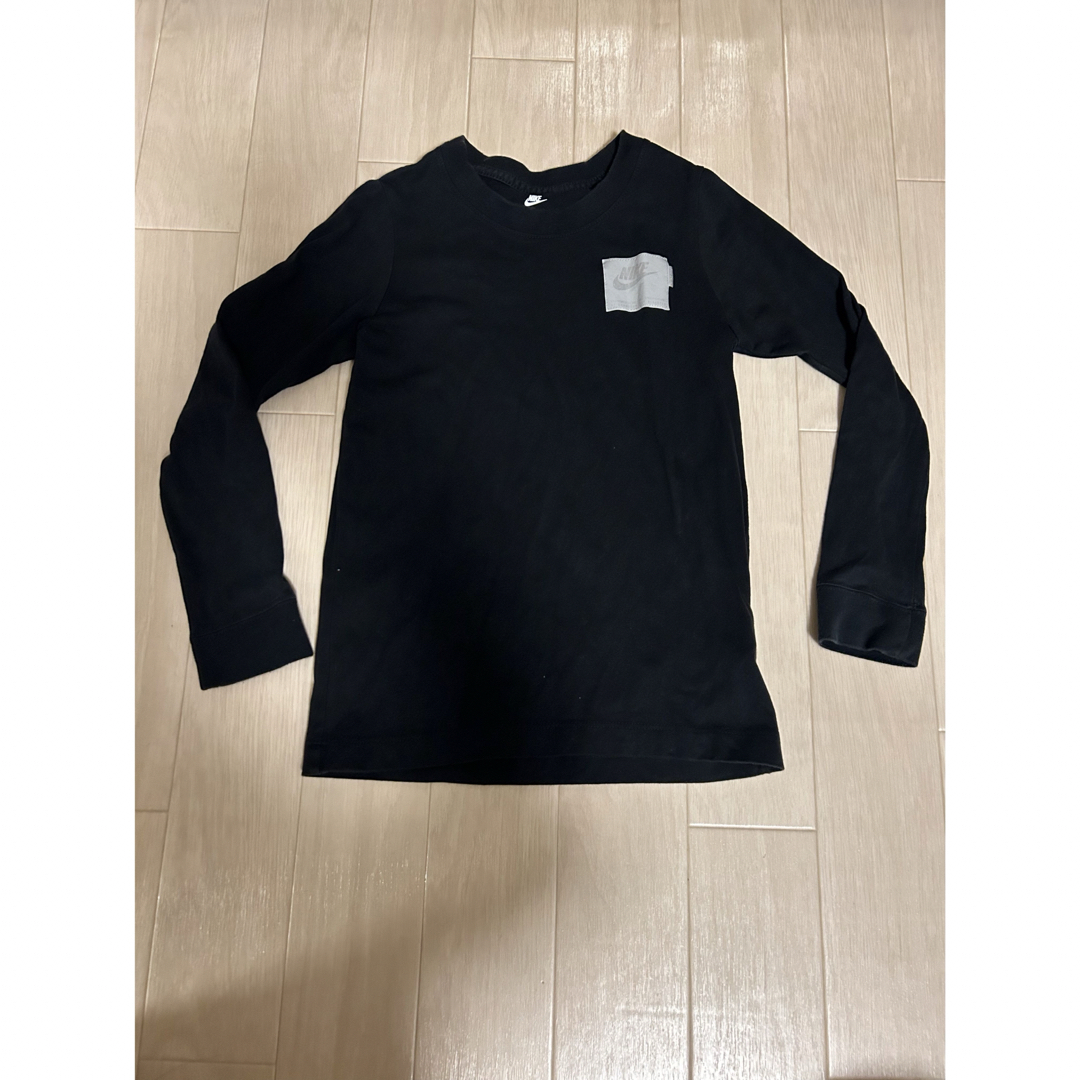 NIKE(ナイキ)のNIKE XS 120 ロゴ入り ロンT 長袖 カットソー ナイキ キッズ/ベビー/マタニティのキッズ服男の子用(90cm~)(Tシャツ/カットソー)の商品写真