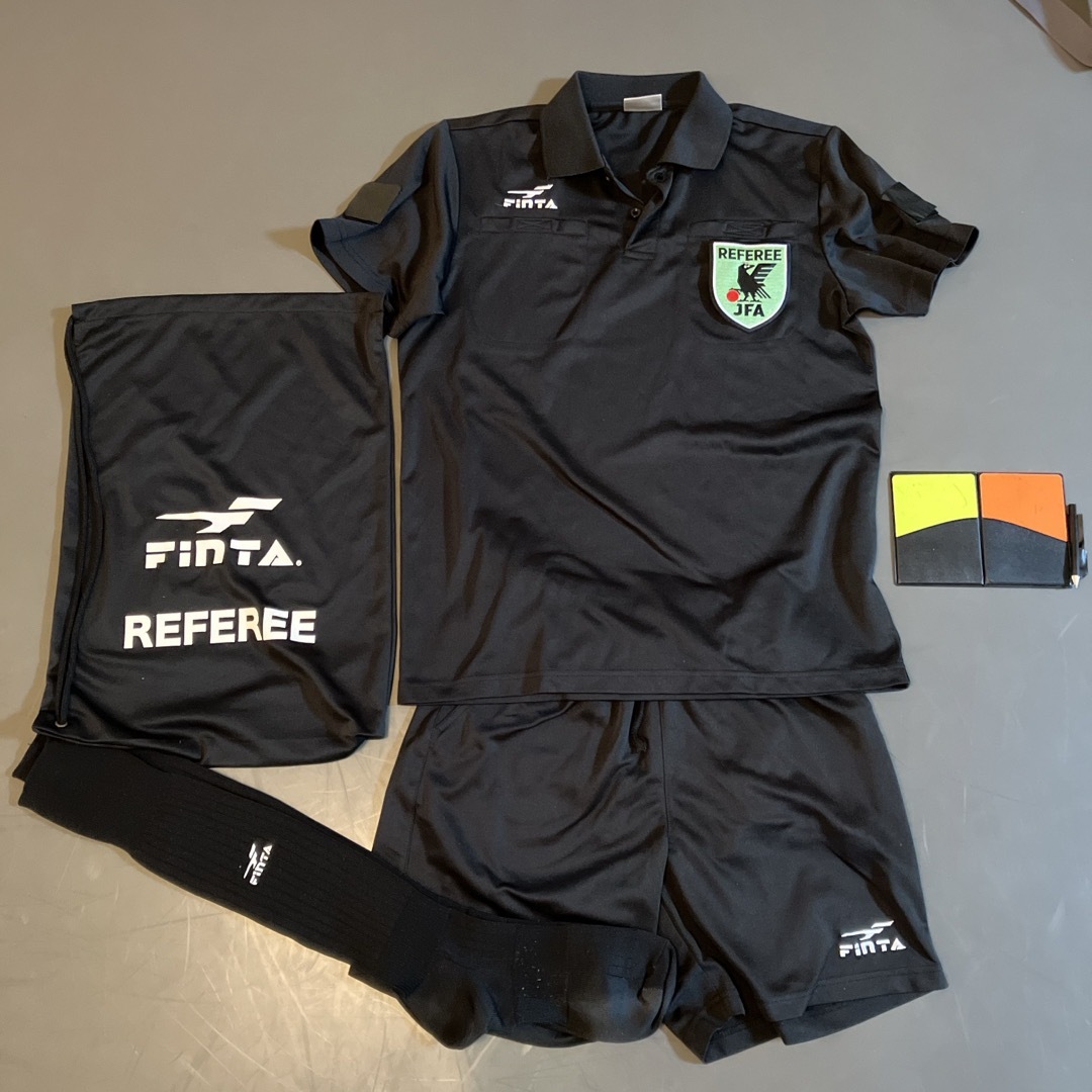 FinTA(フィンタ)のフィンタ サッカー レフェリー3点セット Sサイズ+ 審判カード(おまけ) スポーツ/アウトドアのサッカー/フットサル(ウェア)の商品写真