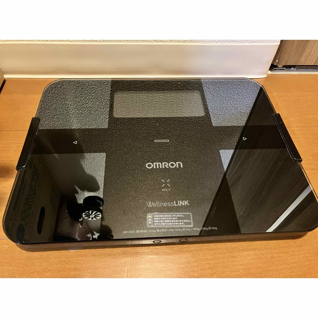 OMRON(オムロン)のオムロン体重体組成計　karada scan252F スマホ/家電/カメラの美容/健康(体重計/体脂肪計)の商品写真