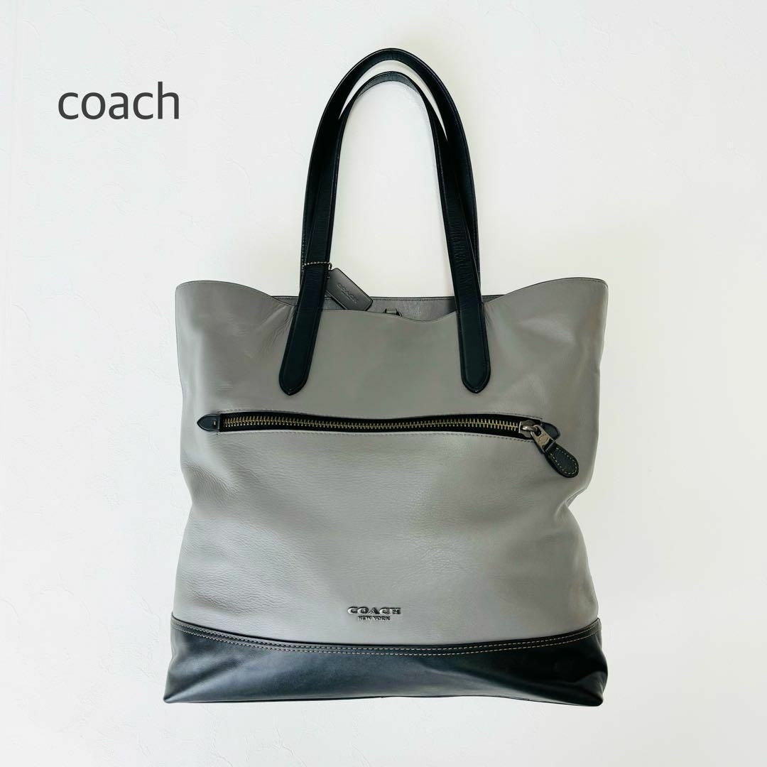 COACH(コーチ)の未使用品 coach トートバッグ レザー バイカラー チャーム 大容量 本革 メンズのバッグ(トートバッグ)の商品写真