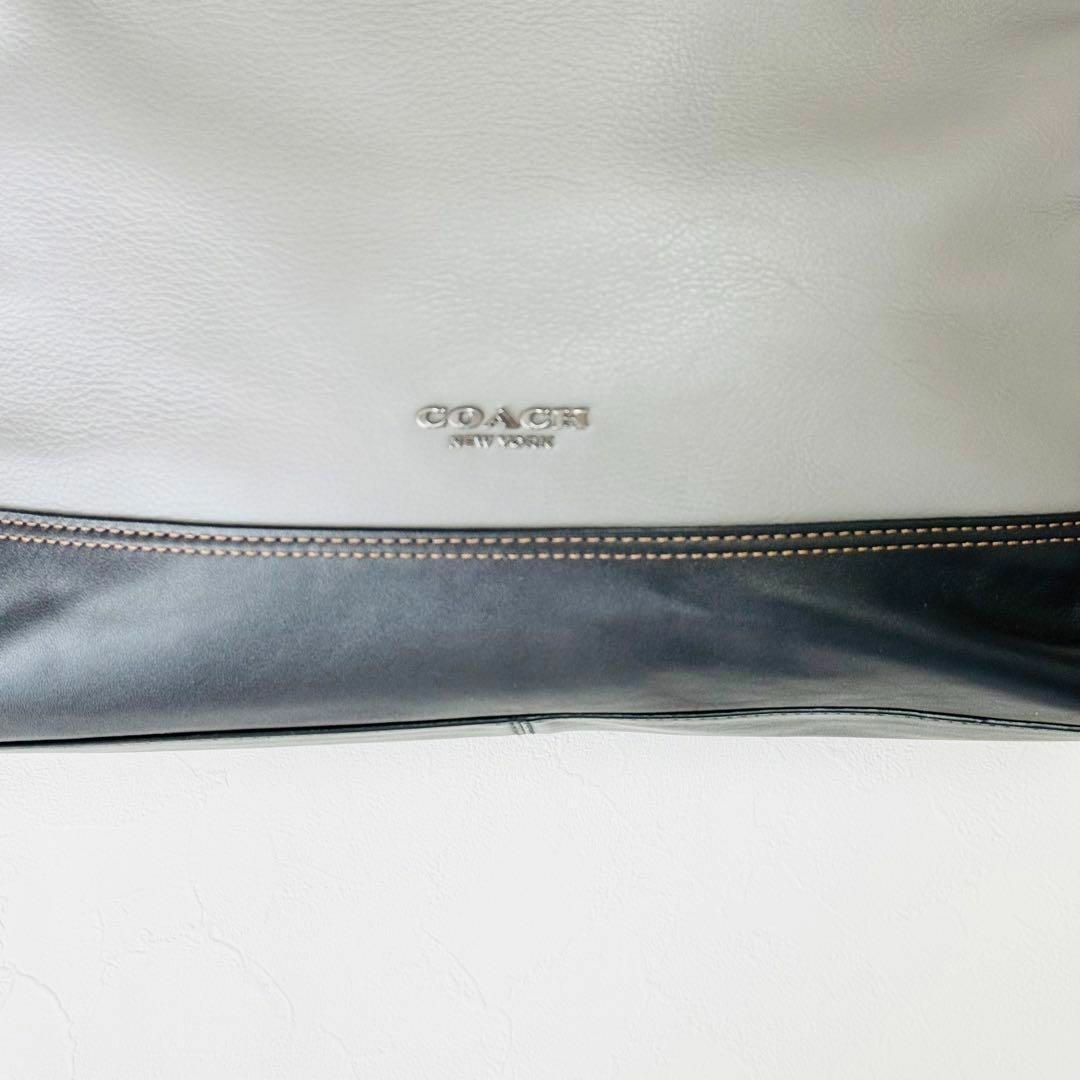 COACH(コーチ)の未使用品 coach トートバッグ レザー バイカラー チャーム 大容量 本革 メンズのバッグ(トートバッグ)の商品写真