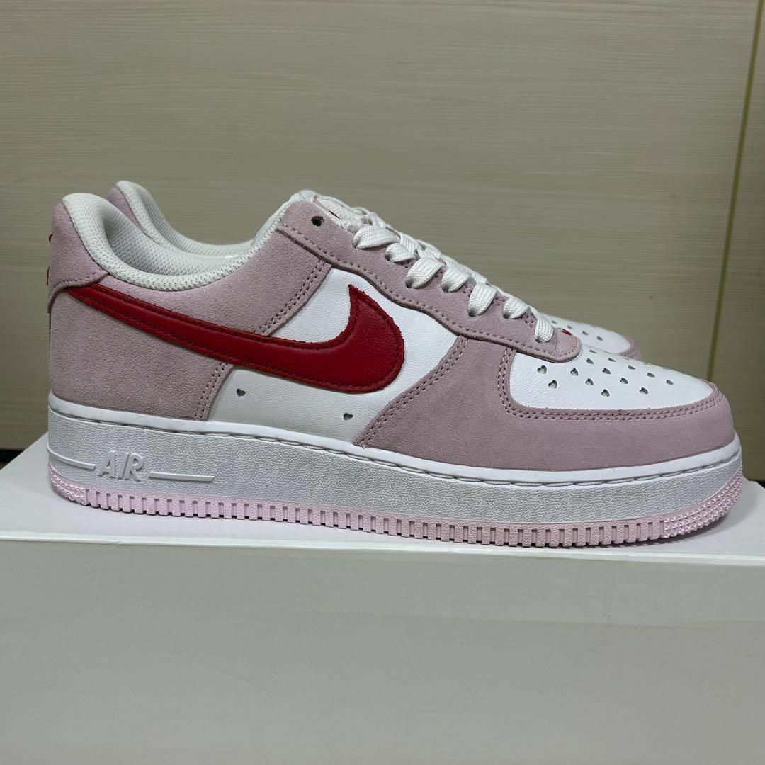 NIKE(ナイキ)のNIKE AIR FORCE 1 '07 QS VALENTINES DAY メンズの靴/シューズ(スニーカー)の商品写真