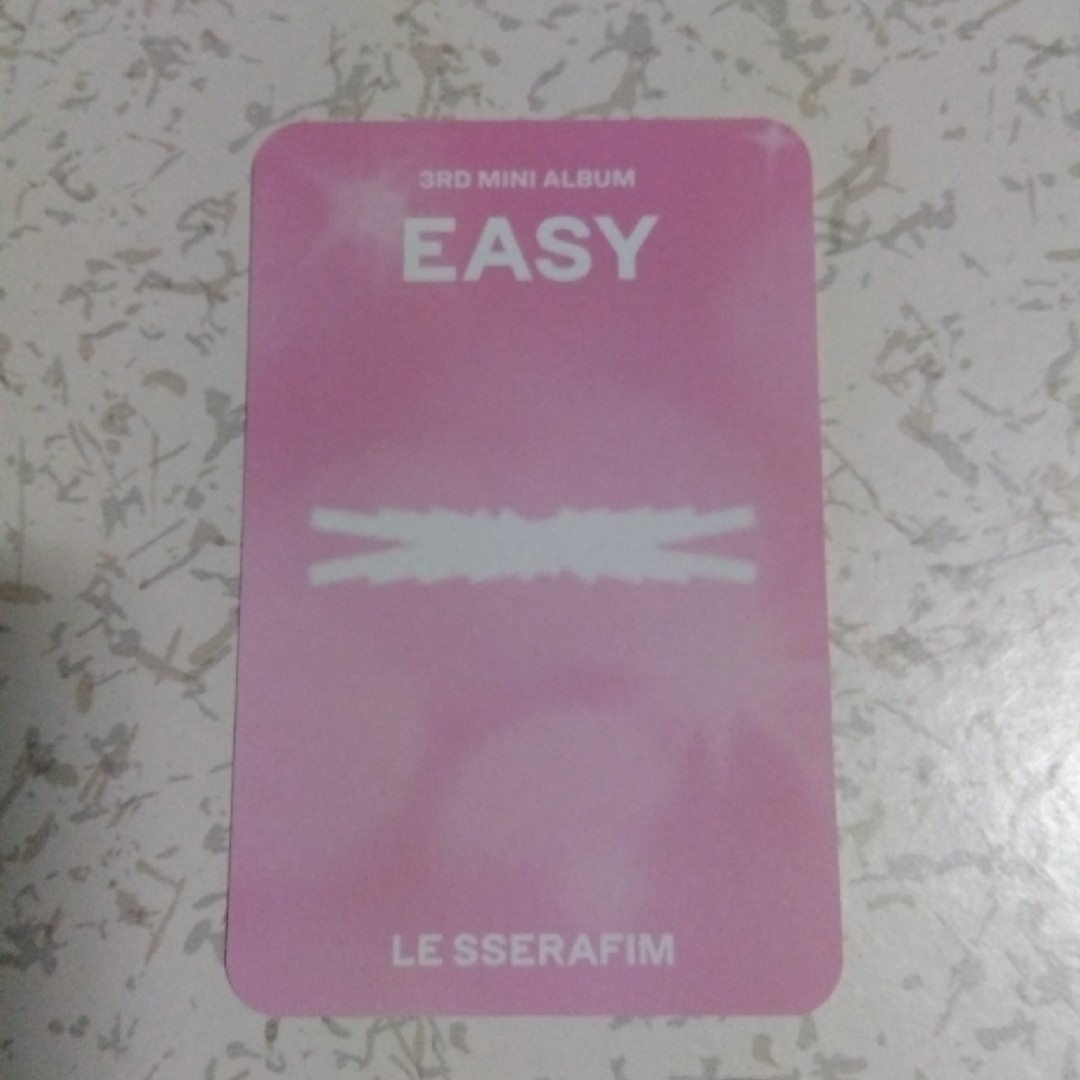 LE SSERAFIM(ルセラフィム)のLE SSERAFIM EASY トレカ カズハ エンタメ/ホビーのCD(K-POP/アジア)の商品写真