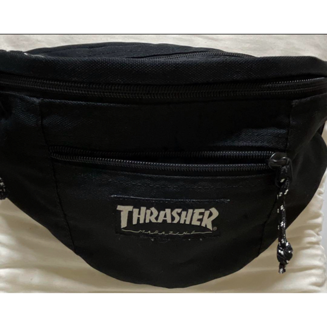 THRASHER(スラッシャー)のTHRASHER 黒　ウエストポーチ ボディバック レディースのバッグ(ボディバッグ/ウエストポーチ)の商品写真
