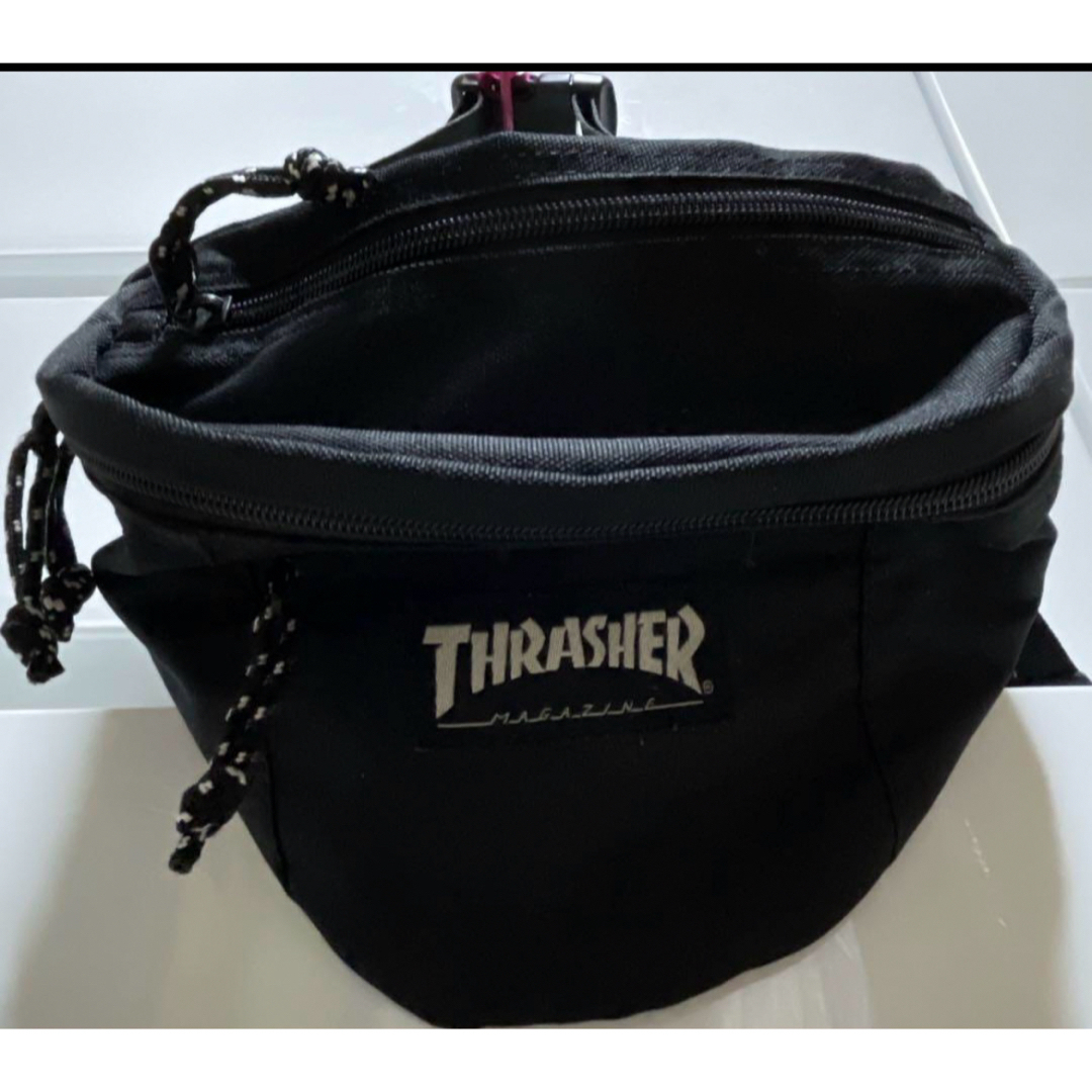 THRASHER(スラッシャー)のTHRASHER 黒　ウエストポーチ ボディバック レディースのバッグ(ボディバッグ/ウエストポーチ)の商品写真