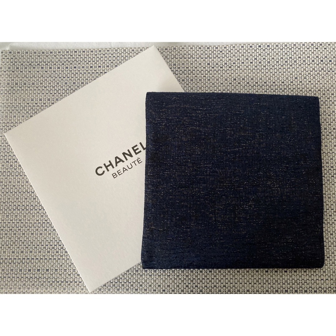 CHANEL(シャネル)の【CHANEL】シャネル ノベルティポーチ 2023 ネイビー【新品未使用】 レディースのファッション小物(ポーチ)の商品写真