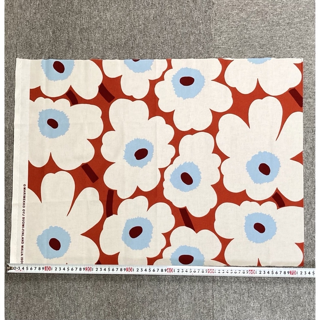 marimekko(マリメッコ)の2022 【ピエニウニッコ】マリメッコ　オレンジ　生地　横70 縦50 ハンドメイドの素材/材料(生地/糸)の商品写真