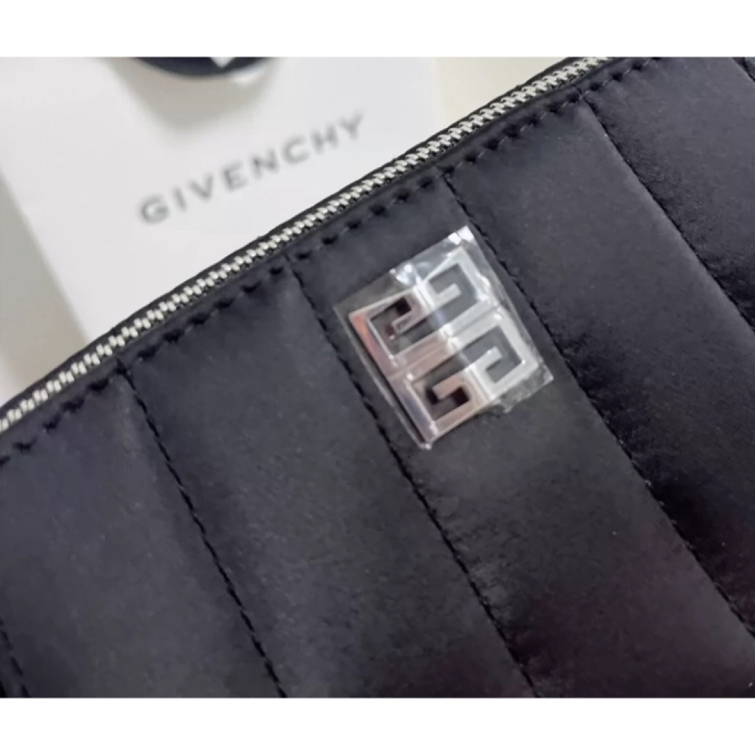 GIVENCHY(ジバンシィ)の新品未使用 ジバンシー GIVENCHY  ノベルティマルチポーチ　正規品 レディースのファッション小物(ポーチ)の商品写真