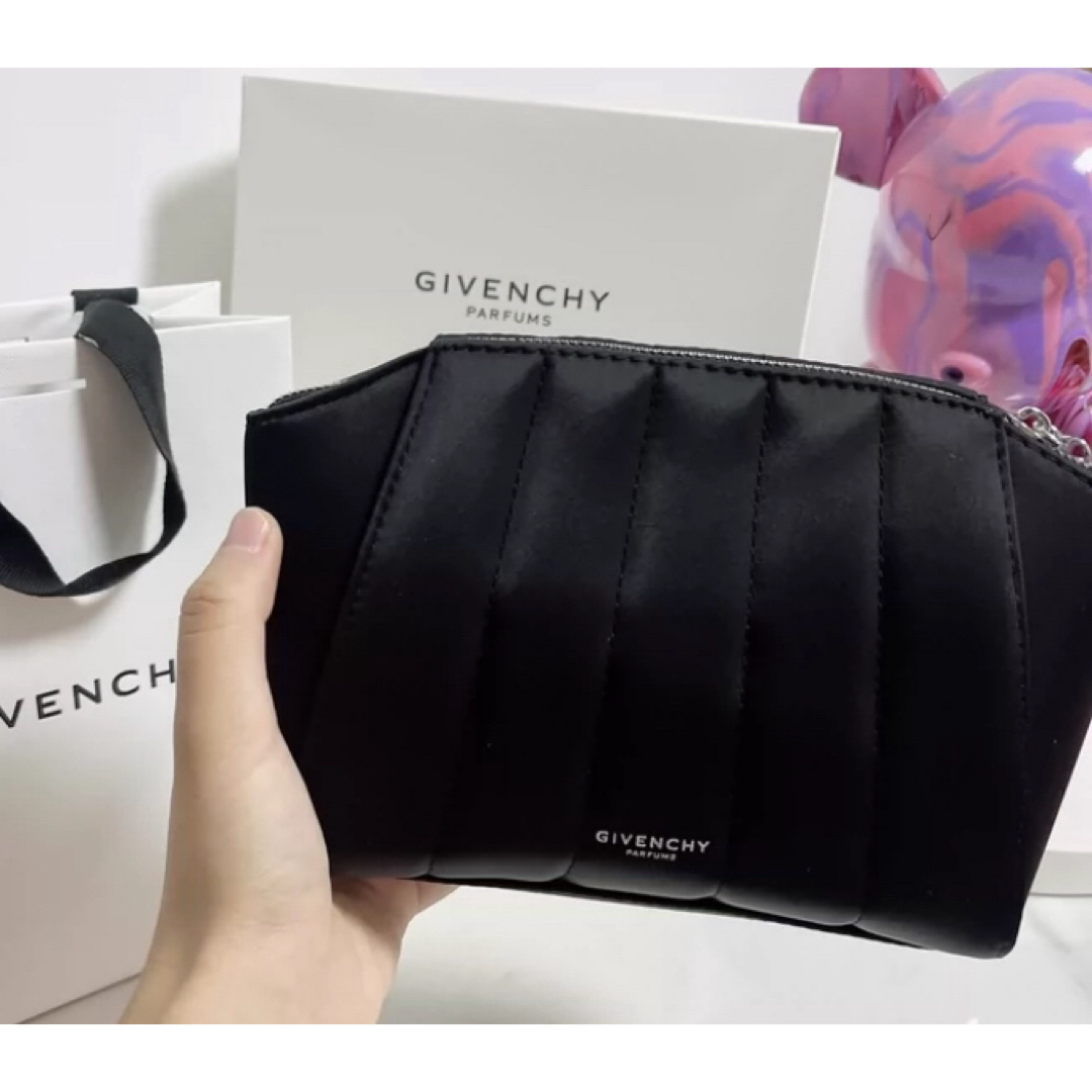 GIVENCHY(ジバンシィ)の新品未使用 ジバンシー GIVENCHY  ノベルティマルチポーチ　正規品 レディースのファッション小物(ポーチ)の商品写真