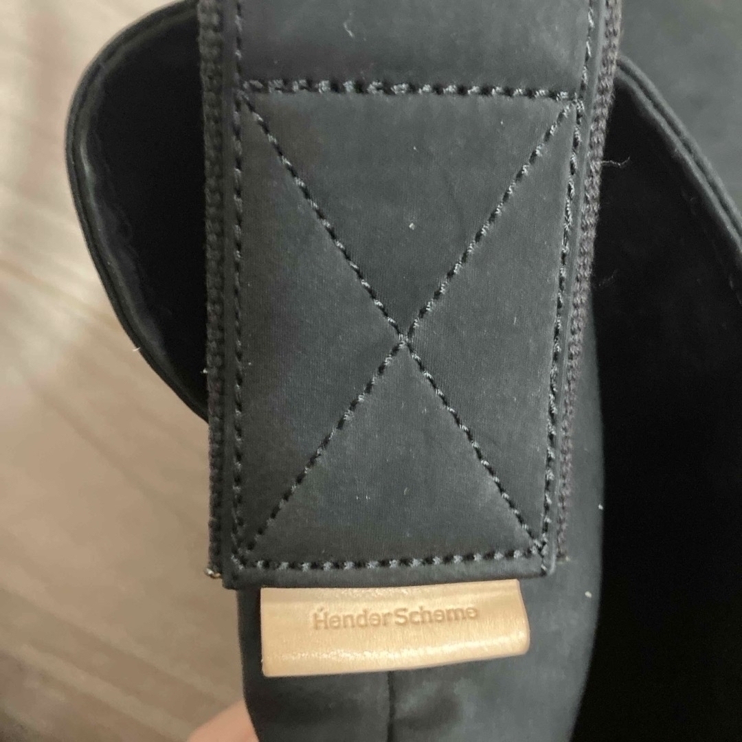 Hender Scheme(エンダースキーマ)のエンダースキーマ　flap shoulder small black メンズのバッグ(ショルダーバッグ)の商品写真