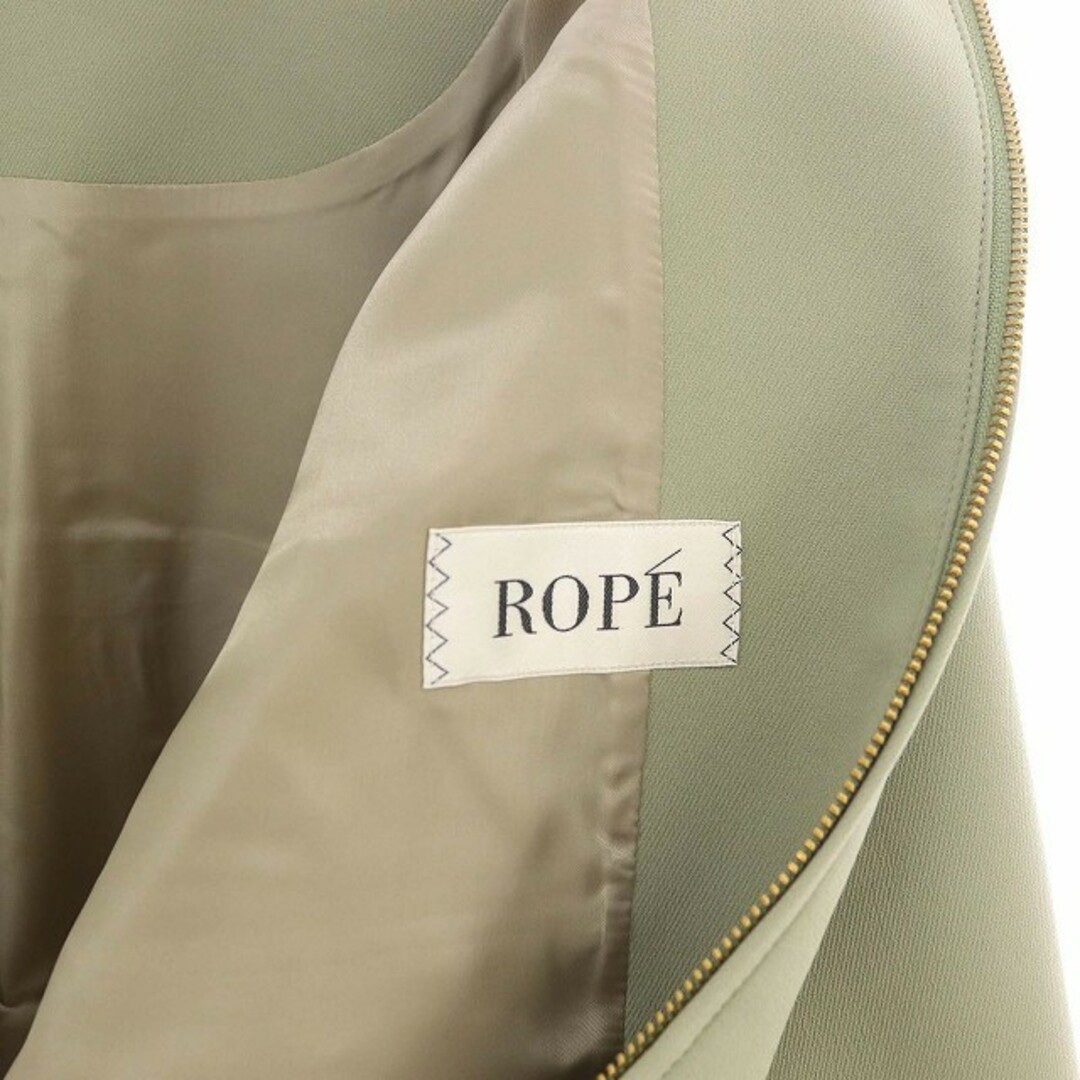 ROPE’(ロペ)のロペ 22SS きれいめフォルムブルゾン ノーカラージャケット 38 カーキ レディースのジャケット/アウター(ブルゾン)の商品写真