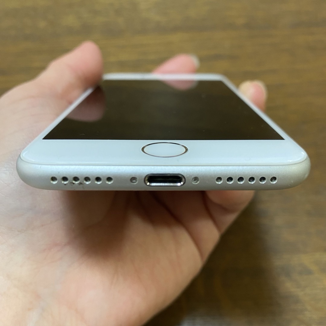 Apple(アップル)のiPhone8 256GB シルバー(ホワイト) スマホ/家電/カメラのスマートフォン/携帯電話(スマートフォン本体)の商品写真