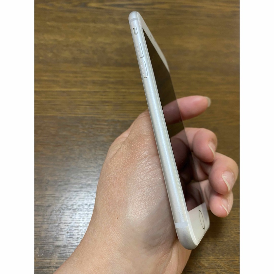 Apple(アップル)のiPhone8 256GB シルバー(ホワイト) スマホ/家電/カメラのスマートフォン/携帯電話(スマートフォン本体)の商品写真