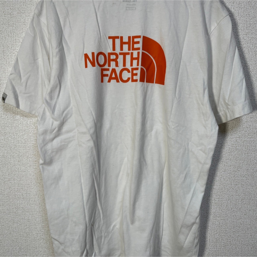 THE NORTH FACE(ザノースフェイス)の【ノースフェイス】半袖Tシャツ　白ホワイト　デカロゴ　バックプリントオレンジKY メンズのトップス(Tシャツ/カットソー(半袖/袖なし))の商品写真