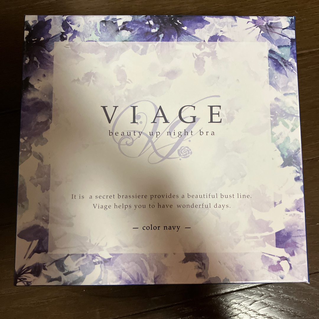 VIAGE(ヴィアージュ)のVIAGE ナイトブラ　ネイビー レディースの下着/アンダーウェア(ブラ)の商品写真