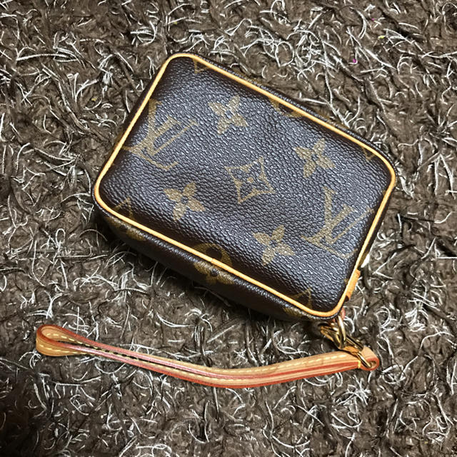 LOUIS VUITTON(ルイヴィトン)のLOUIS VUITTO デジカメケース スマホ/家電/カメラのスマホアクセサリー(モバイルケース/カバー)の商品写真