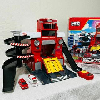 タカラトミー(Takara Tomy)のトミカ 無線でピピッと出動指令！変形ファイヤーステーション トミカ付き(ミニカー)