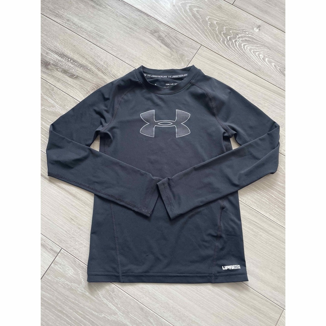 UNDER ARMOUR(アンダーアーマー)のアンダーアーマー　インナー　 スポーツ/アウトドアのサッカー/フットサル(ウェア)の商品写真