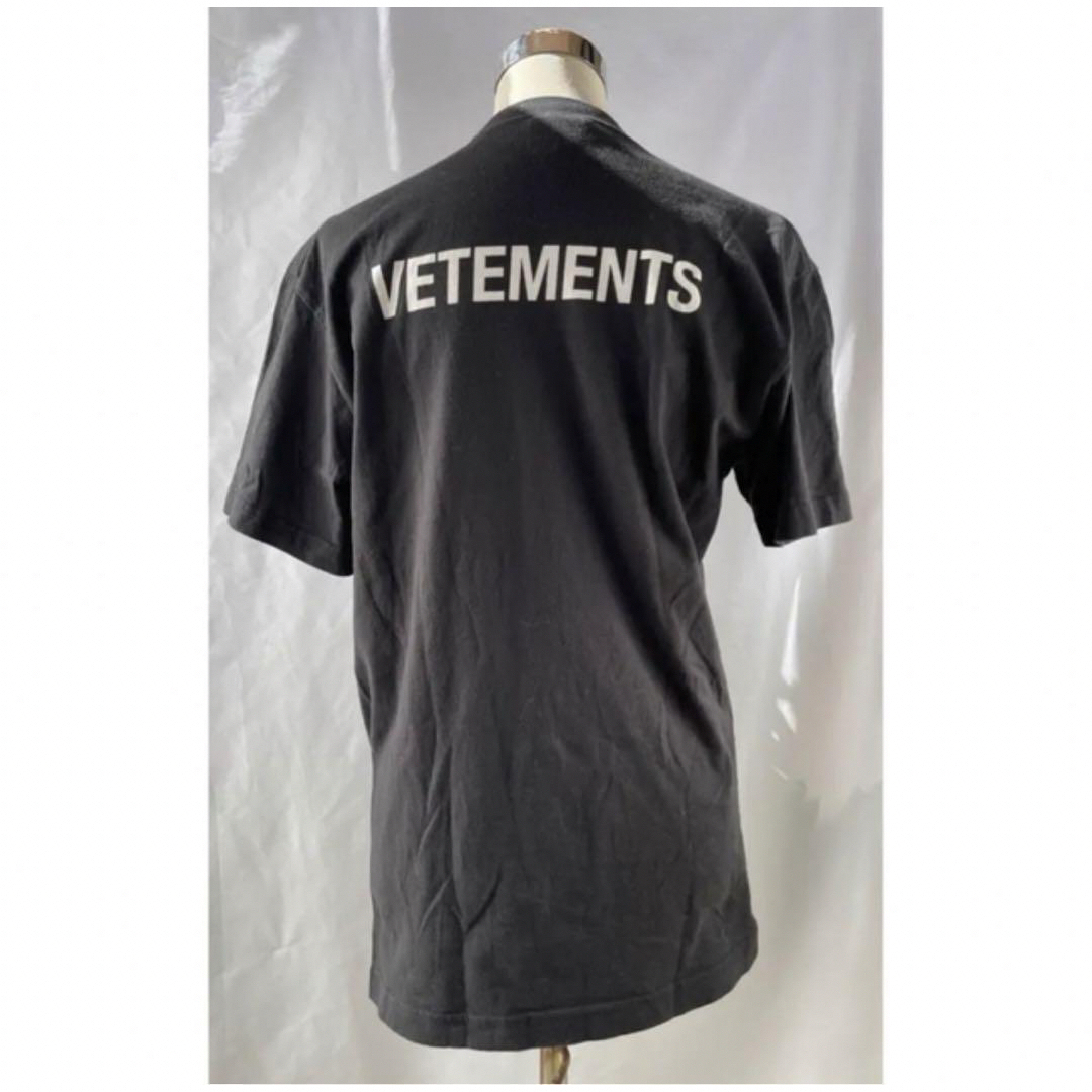 VETEMENTS(ヴェトモン)のVETEMENTS メンズブラックSTAFF Tシャツ Y46 メンズのトップス(Tシャツ/カットソー(半袖/袖なし))の商品写真
