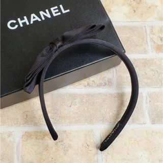 CHANEL - CHANEL シャネル ベルベット ベロア カチューシャ 刻印あり CHANEL - CHANEL シャネル ベルベット ベロア カチューシャ 刻印あり