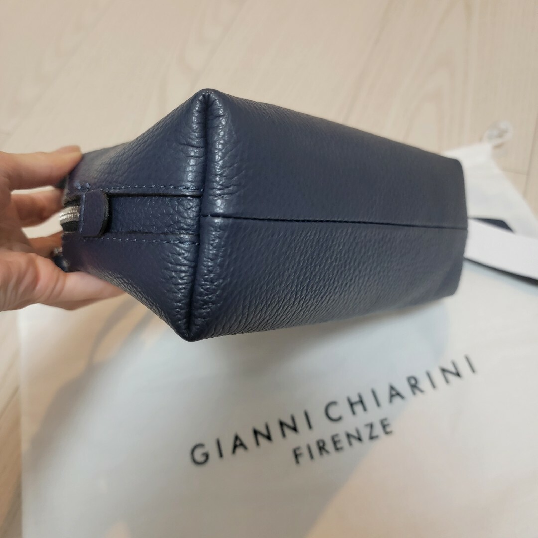 GIANNI CHIARINI(ジャンニキャリーニ)の【美品】ジャンニキアリーニ S ネイビー 未使用品に近い レディースのバッグ(ショルダーバッグ)の商品写真