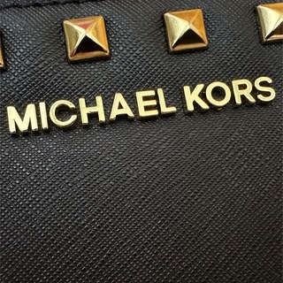 マイケルコース(Michael Kors)のMICHEAL KORS スタッズショルダーバッグ (ショルダーバッグ)