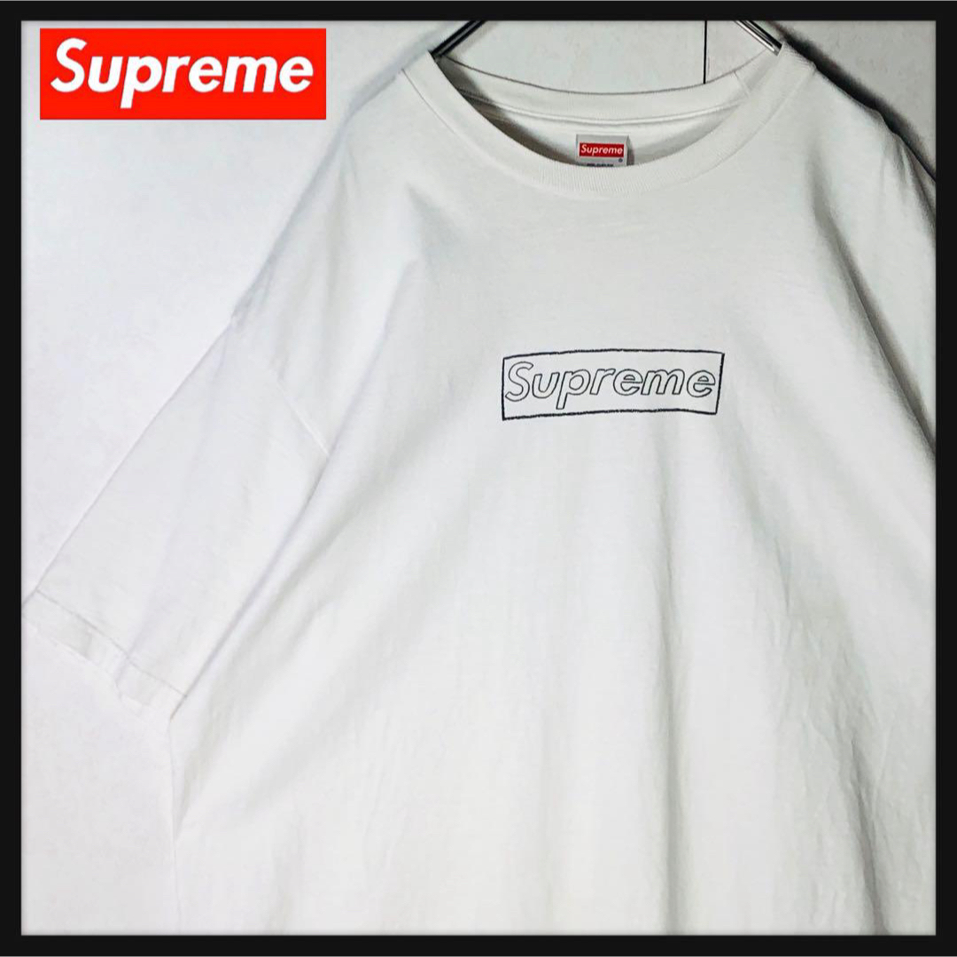 Supreme(シュプリーム)の【大人気デザイン】コラボ シュプリーム カウズ チョーク ボックスロゴ Tシャツ メンズのトップス(Tシャツ/カットソー(半袖/袖なし))の商品写真