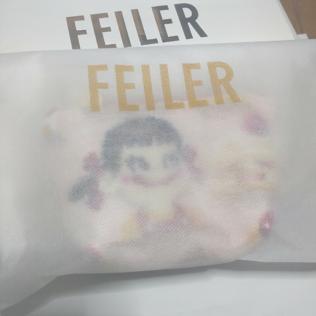 FEILER(フェイラー)の《新品未開封》FEILER ペコスマイルケーキ ポーチ レディースのファッション小物(ポーチ)の商品写真