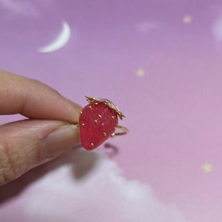 一粒苺のリング　レジン　ハンドメイド　苺　指輪(リング(指輪))