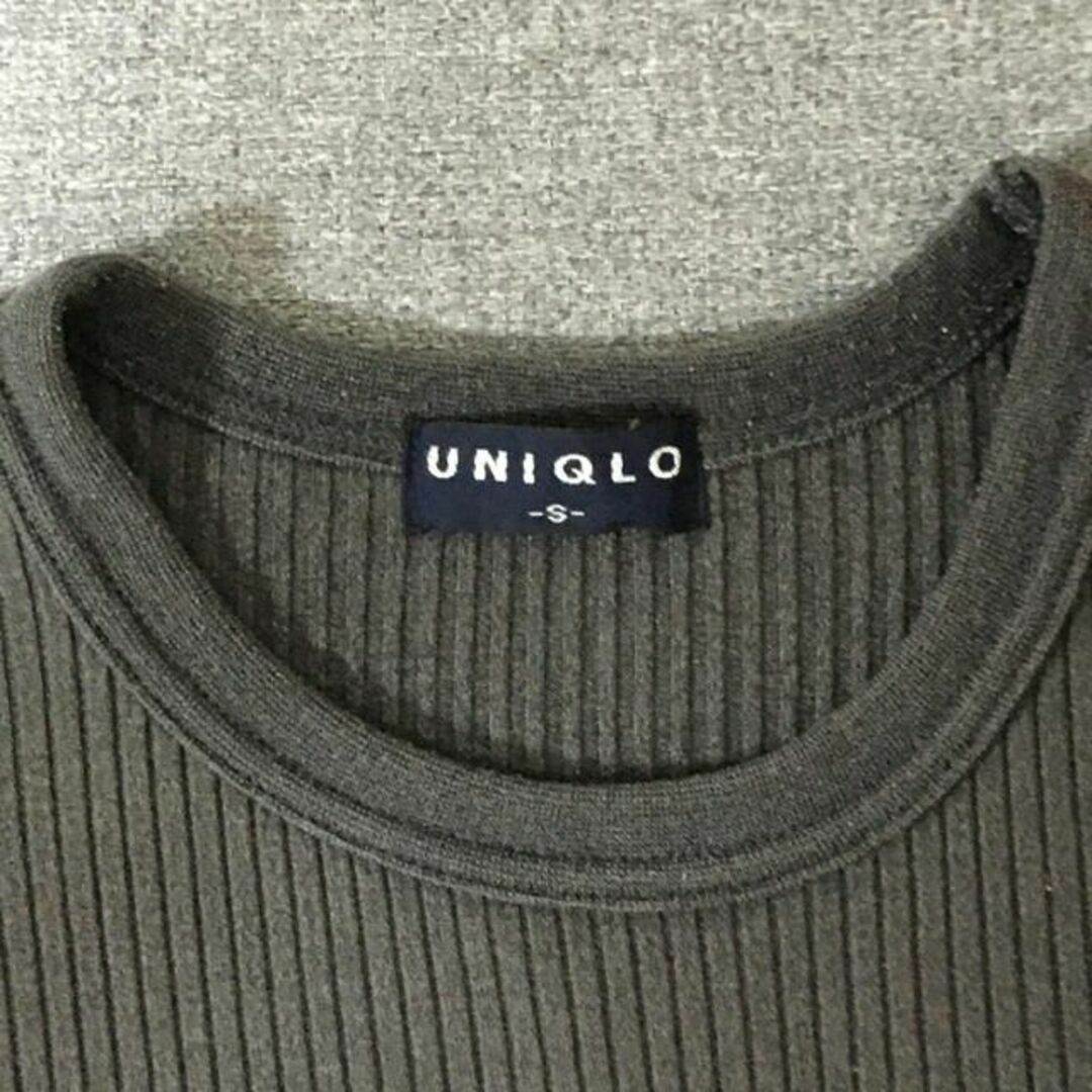 UNIQLO(ユニクロ)のUNIQLO ユニクロ　カットソー　グレー　半袖　S メンズのトップス(Tシャツ/カットソー(半袖/袖なし))の商品写真