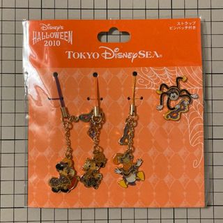 ディズニー(Disney)の東京ディズニーシー「ハロウィーン2010」ストラップ ピンバッジ付 TDS(ストラップ/イヤホンジャック)