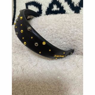 ミュウミュウ(miumiu)のmiumiu スタッズ　カチューシャ　本皮(カチューシャ)