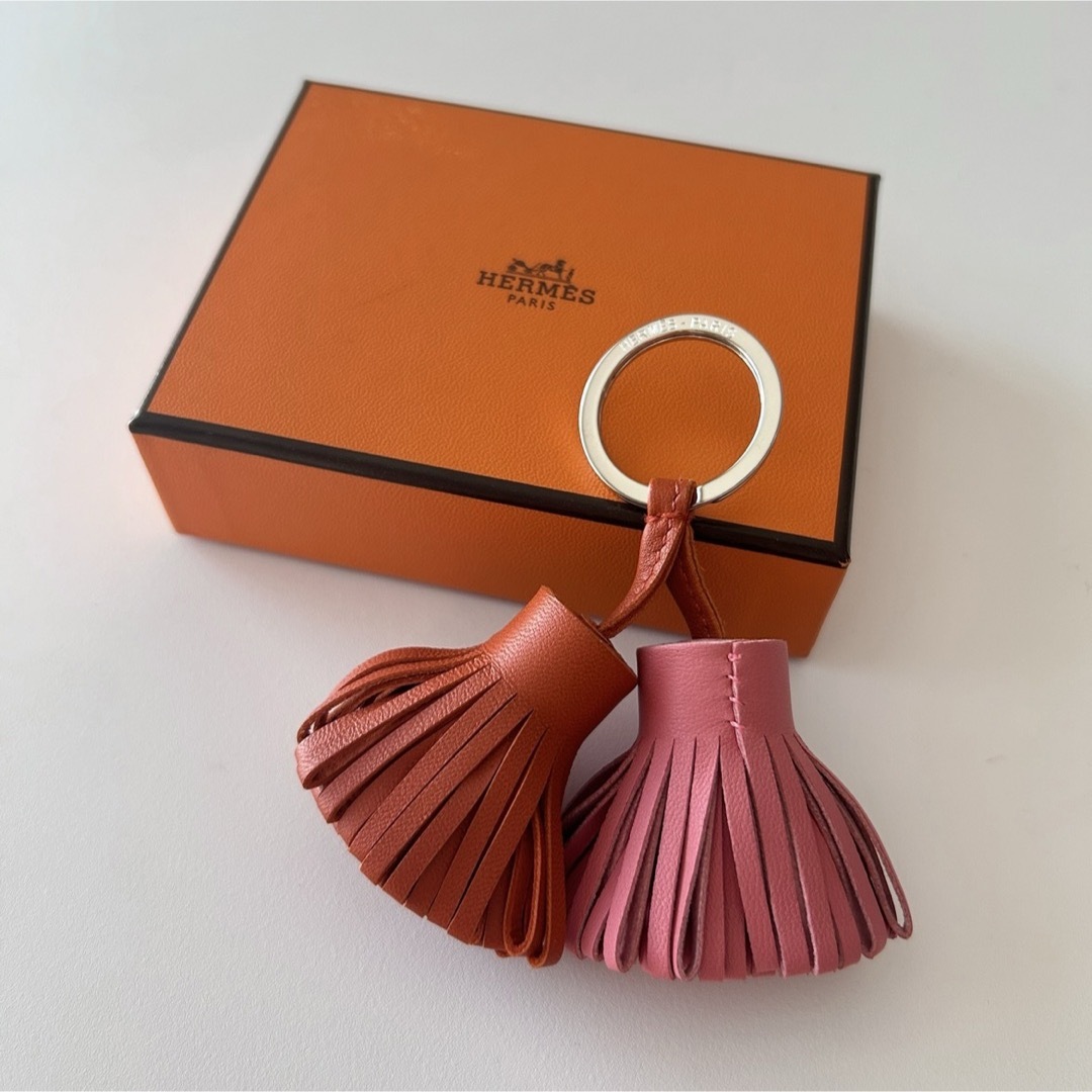 HERMES エルメス カルメン ウノドス フリンジ チャーム ピンク HERMES エルメス カルメン ウノドス フリンジ チャーム ピンク