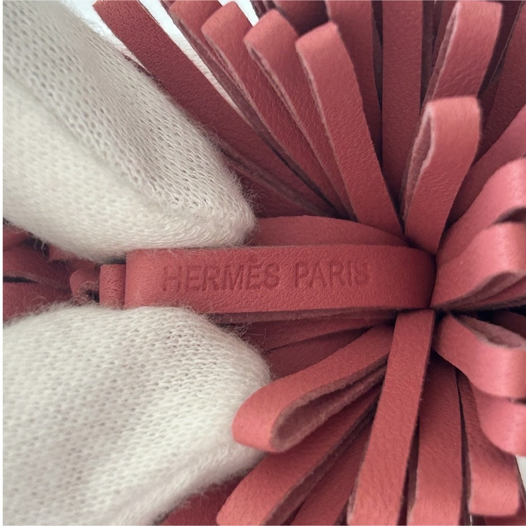 HERMES エルメス カルメン ウノドス フリンジ チャーム ピンク HERMES エルメス カルメン ウノドス フリンジ チャーム ピンク
