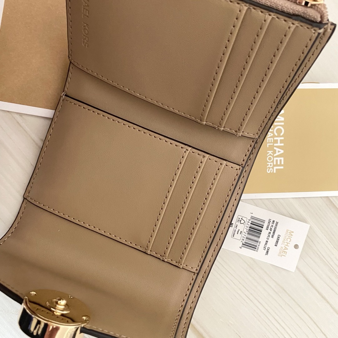 Michael Kors(マイケルコース)の新作 MICHAEL KORS折り財布 アニマル  三つ折り財布 レディースのファッション小物(財布)の商品写真