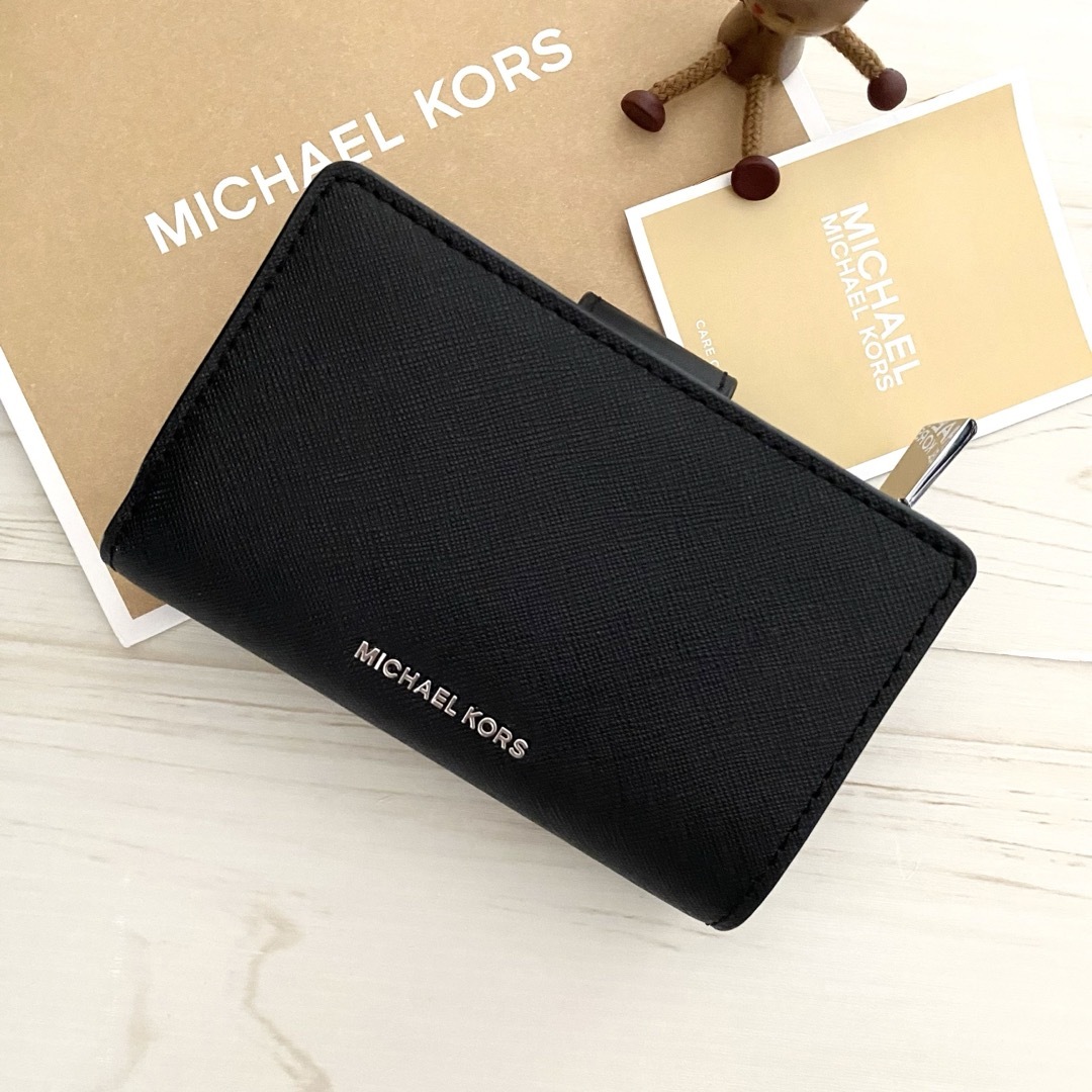 Michael Kors(マイケルコース)の新品 MICHAEL KORS 折り財布　ブラック  黒色 二つ折り財布 レディースのファッション小物(財布)の商品写真