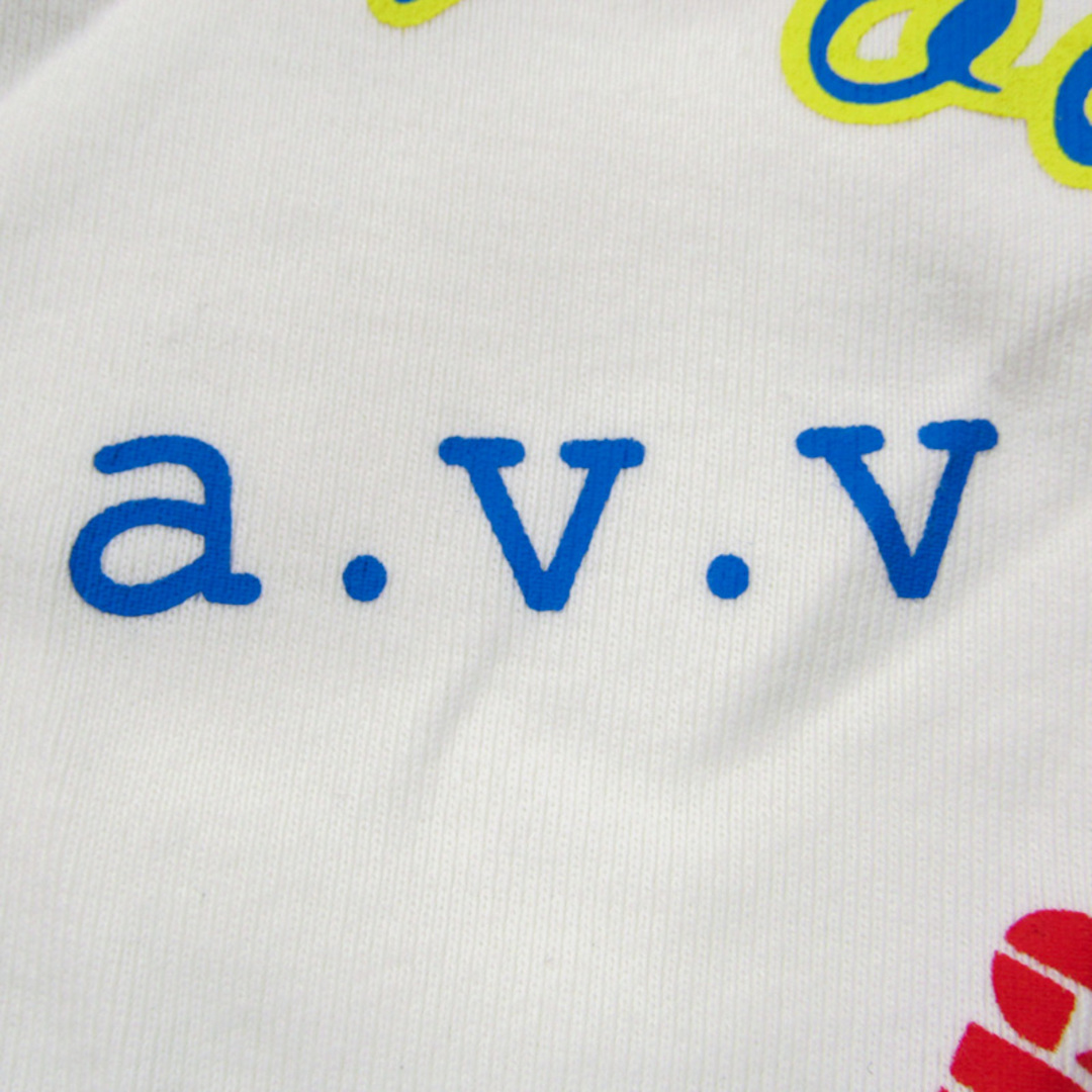 a.v.v(アーヴェヴェ)のアーヴェーヴェー 長袖Tシャツ グラフィックT 未使用品 キッズ 男の子用 130サイズ ホワイト a.v.v キッズ/ベビー/マタニティのキッズ服男の子用(90cm~)(Tシャツ/カットソー)の商品写真