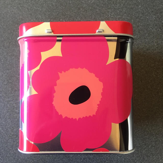 marimekko(マリメッコ)のマリメッコ 缶ケース S インテリア/住まい/日用品のインテリア小物(小物入れ)の商品写真