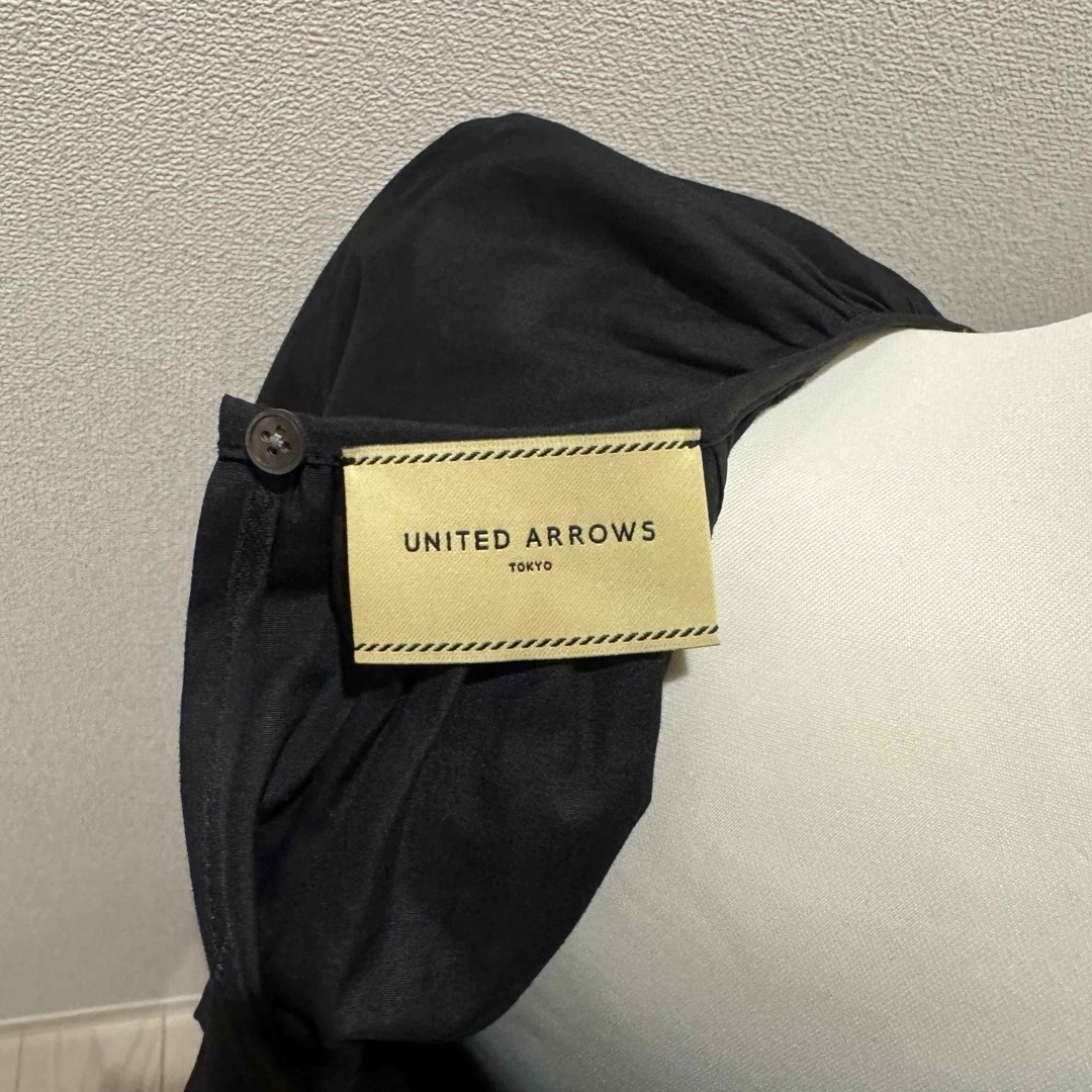 UNITED ARROWS(ユナイテッドアローズ)のユナイテッドアローズ　ギャザーボリュームドレス　ワンピース　黒 レディースのワンピース(ひざ丈ワンピース)の商品写真