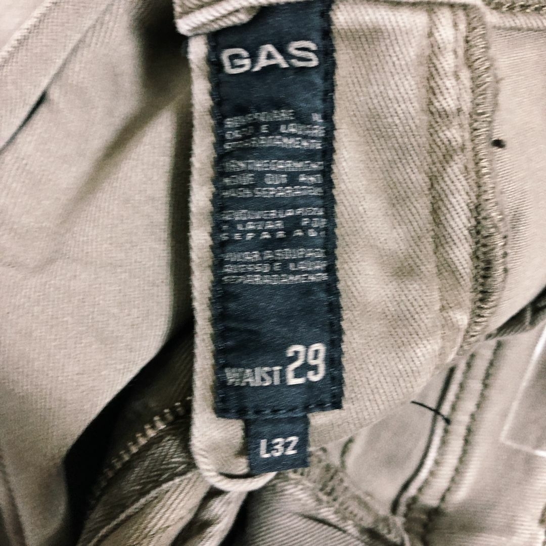 GAS(ガス)の美品 送料無料 GAS スリム ボトムス ベルトループ カラーパンツ カーキ M レディースのパンツ(カジュアルパンツ)の商品写真
