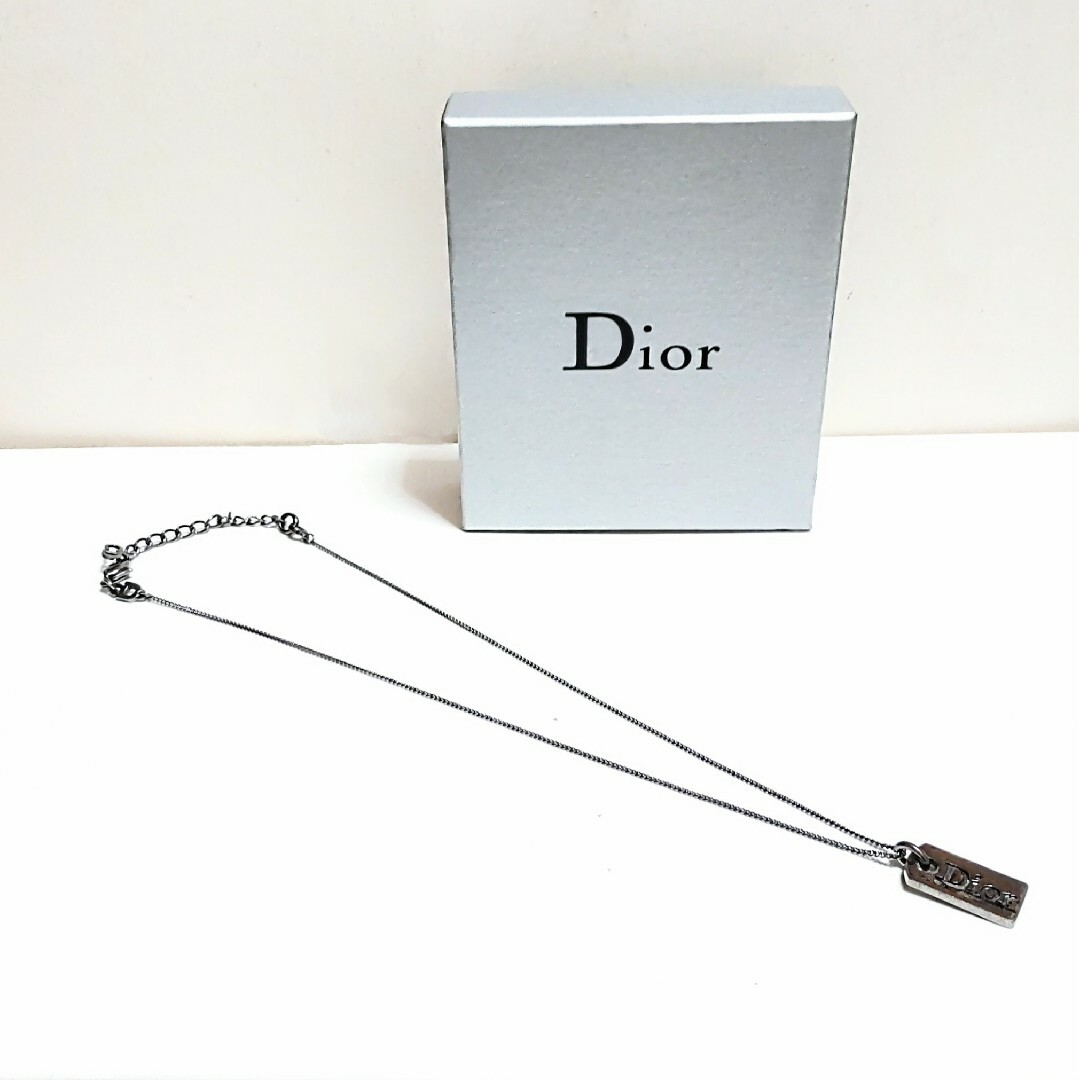 Christian Dior(クリスチャンディオール)のDior クリスチャンディオール ロゴ プレート ネックレス ブラック シルバー レディースのアクセサリー(ネックレス)の商品写真