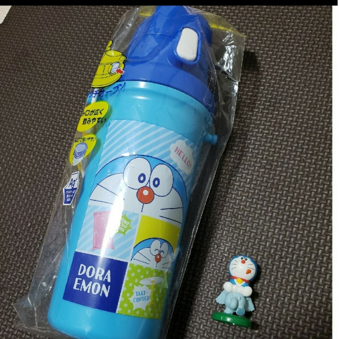 BANDAI(バンダイ)の■未使用　保育園　水筒　プラスチック　どらえもん　600ml　チョコエッグ　付き キッズ/ベビー/マタニティの授乳/お食事用品(水筒)の商品写真