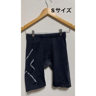 ツータイムズユー(2XU)の2XU 練習用ハーフタイツ Sサイズ MA3851B(陸上競技)