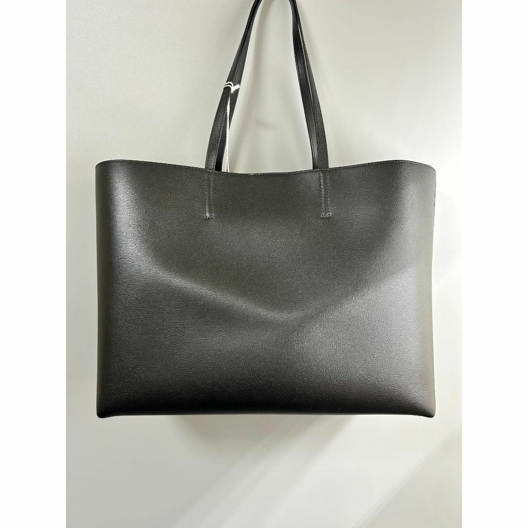 JIMMY CHOO(ジミーチュウ)の通勤バッグに最適＜JIMMY CHOO＞レザートートバッグ/黒色/メタリックロゴ レディースのバッグ(トートバッグ)の商品写真