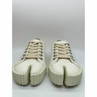 マルタンマルジェラ(Maison Martin Margiela)の＜Maison Margiela＞キャンバススニーカー/タビ/白/レディース(スニーカー)