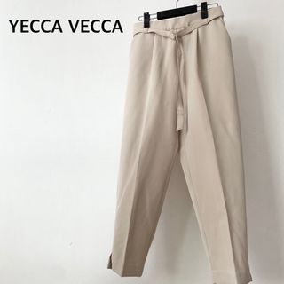 イェッカヴェッカ(YECCA VECCA)のイェッカヴェッカ　ベージュ　ベルト付き　パンツ　ズボン　Fサイズ　スリット(カジュアルパンツ)