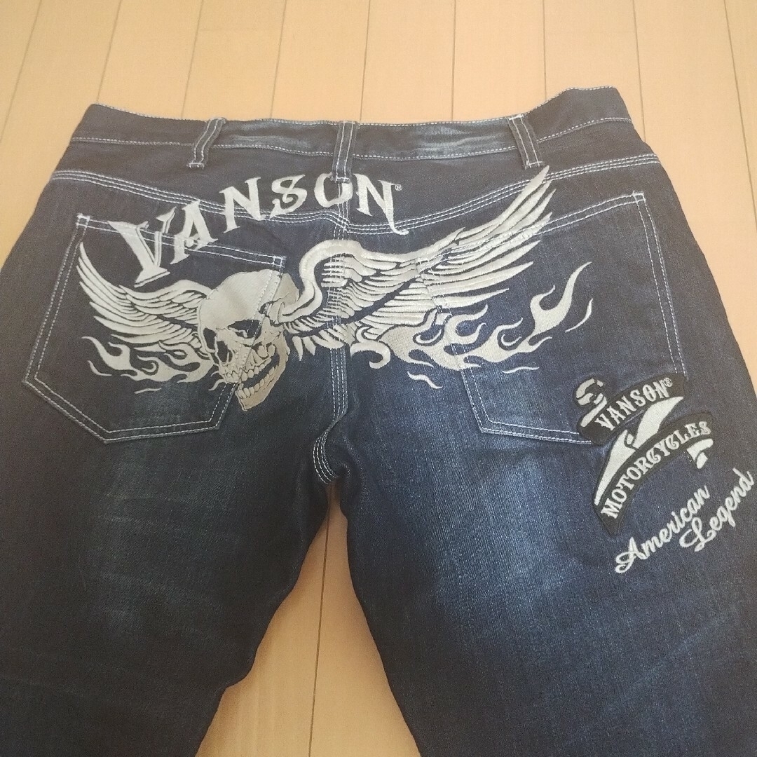 VANSON(バンソン)の定価21780円！バンソン　フライングスカルジーンズ メンズのパンツ(デニム/ジーンズ)の商品写真